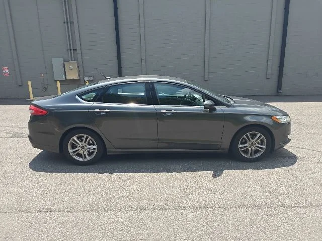 Used 2018 Magnetic Ford SE image 2