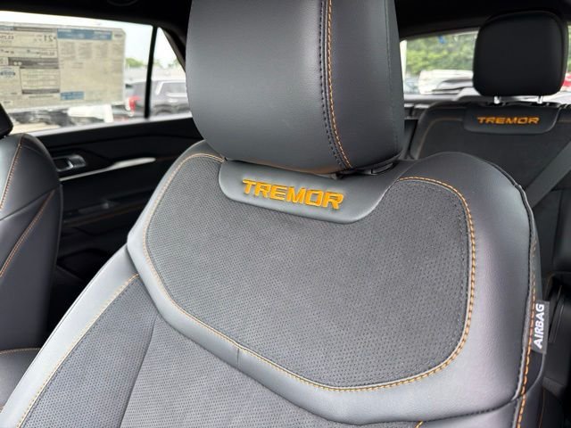 New 2026 Carbonized Gray Metallic Ford Tremor® image 14