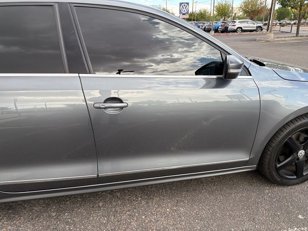 Used 2017  Volkswagen 1.8T SEL image 16