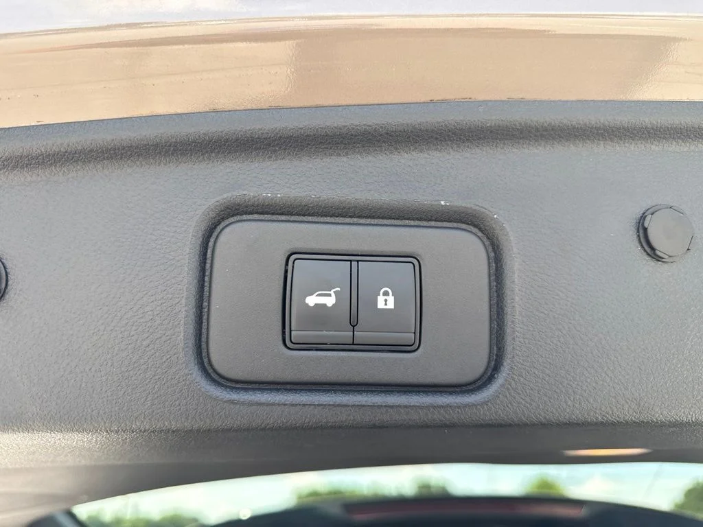 Used 2025 Beige Nissan Rock Creek image 23
