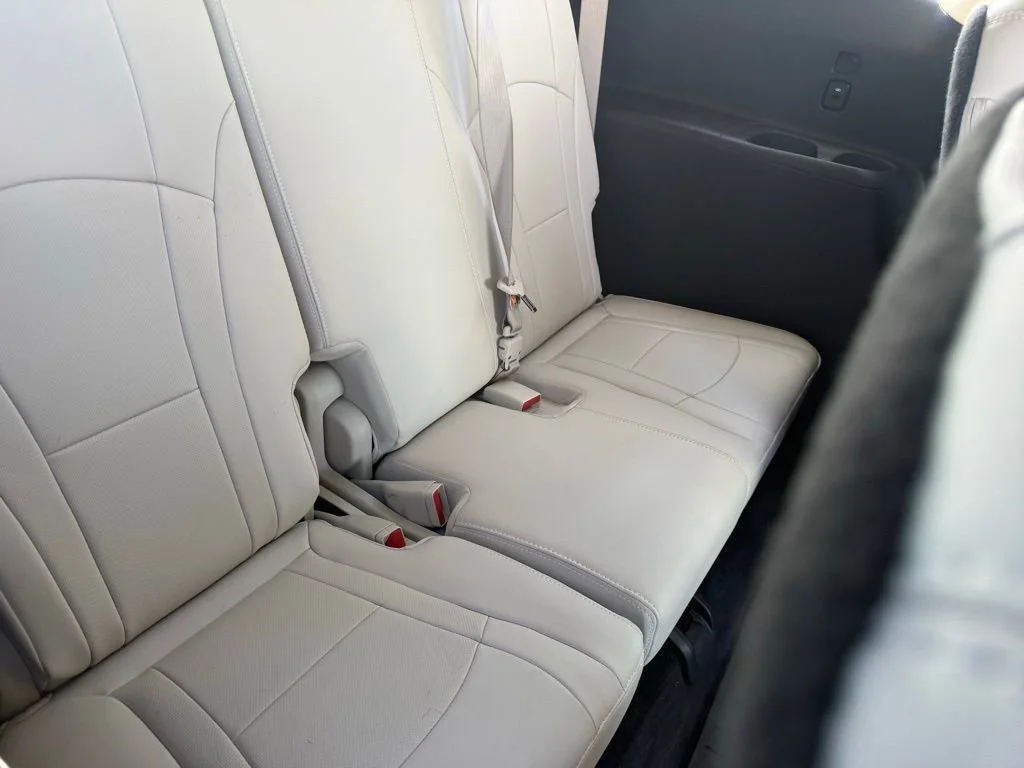 Used 2023 White Frost Tricoat Buick Essence image 10