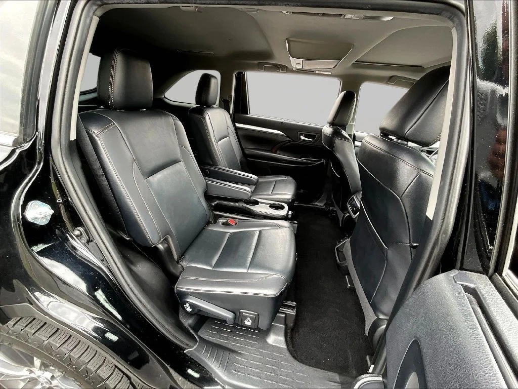 Used 2019 Black Toyota XLE image 25
