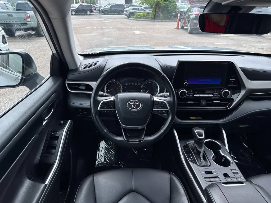Used 2025 Silver Toyota XLE image 14