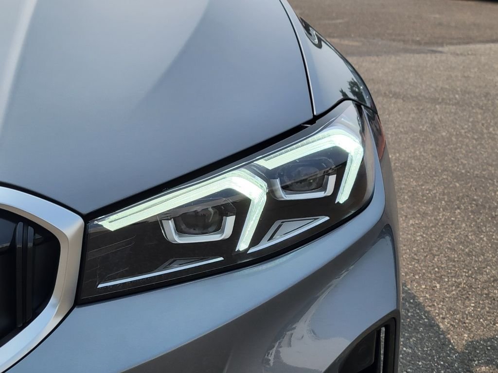 2025 BMW 3 Series 330i - Photo 9