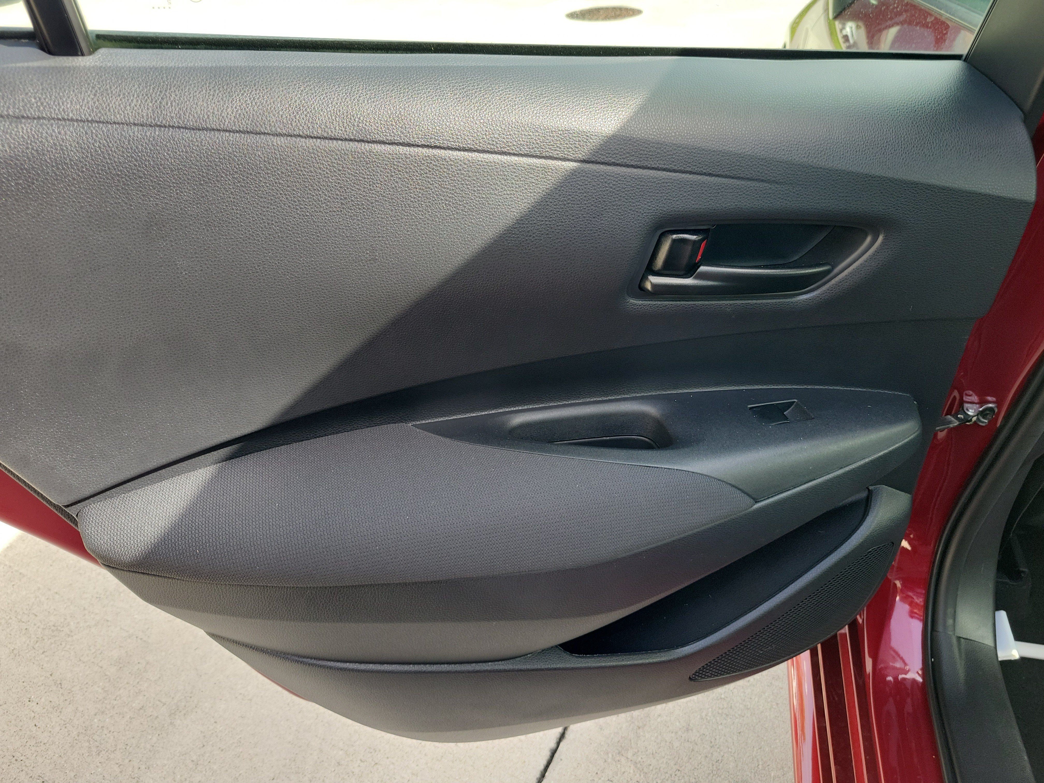 Used 2023 Pearl Toyota LE image 12