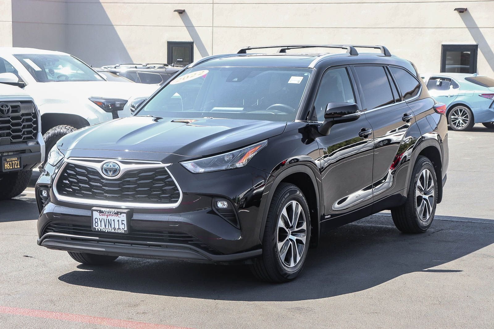 Used 2022 Midnight Black Metallic Toyota XLE image 3