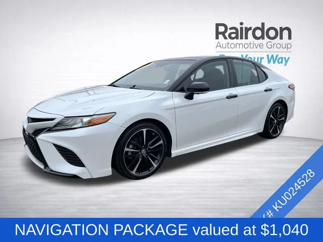 Used 2019 Wind Chill Pearl/Midnight Black Metallic Toyota XSE V6 image 3