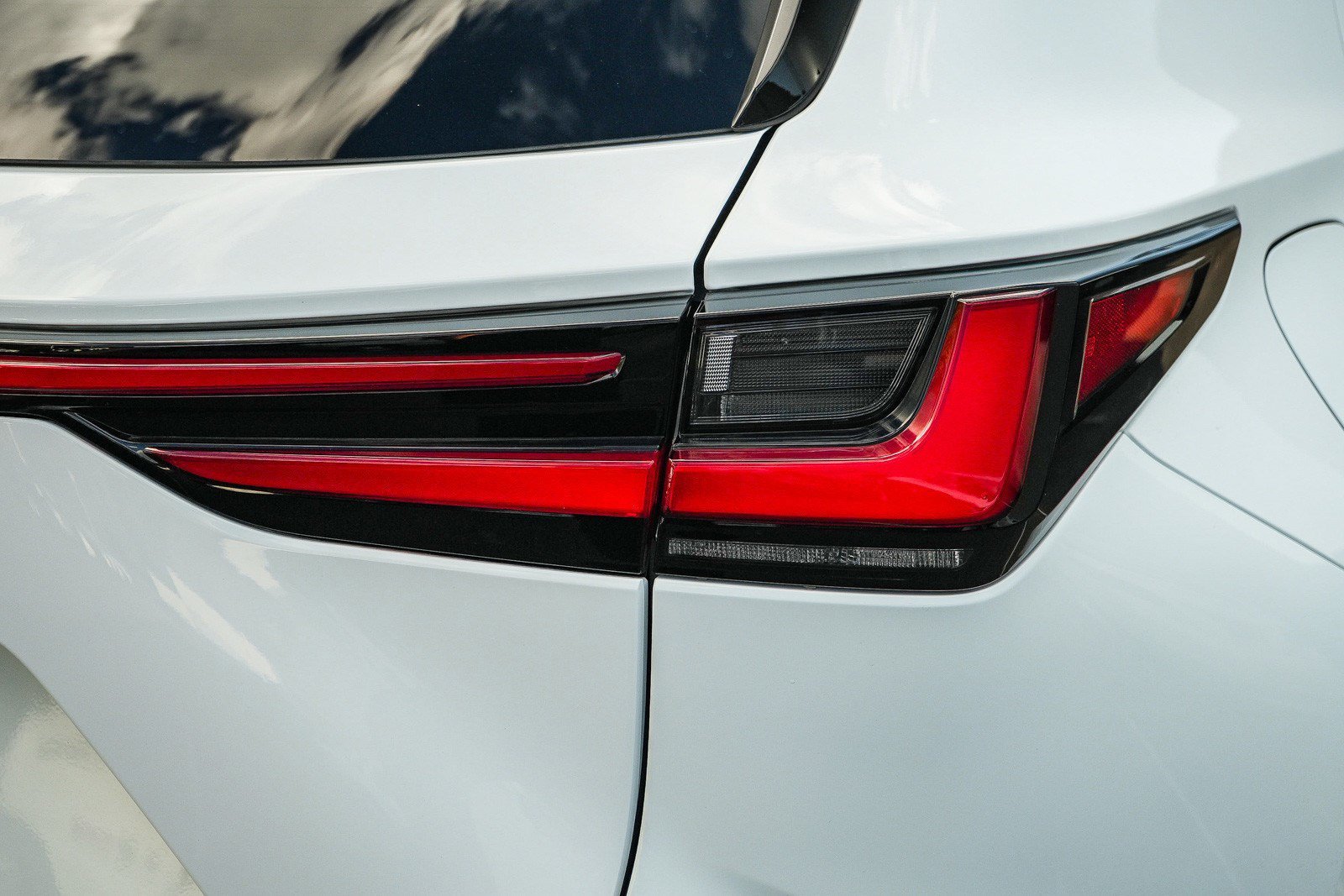 New 2026 Ultra White Lexus NX 450h+ PREMIUM AWD image 7