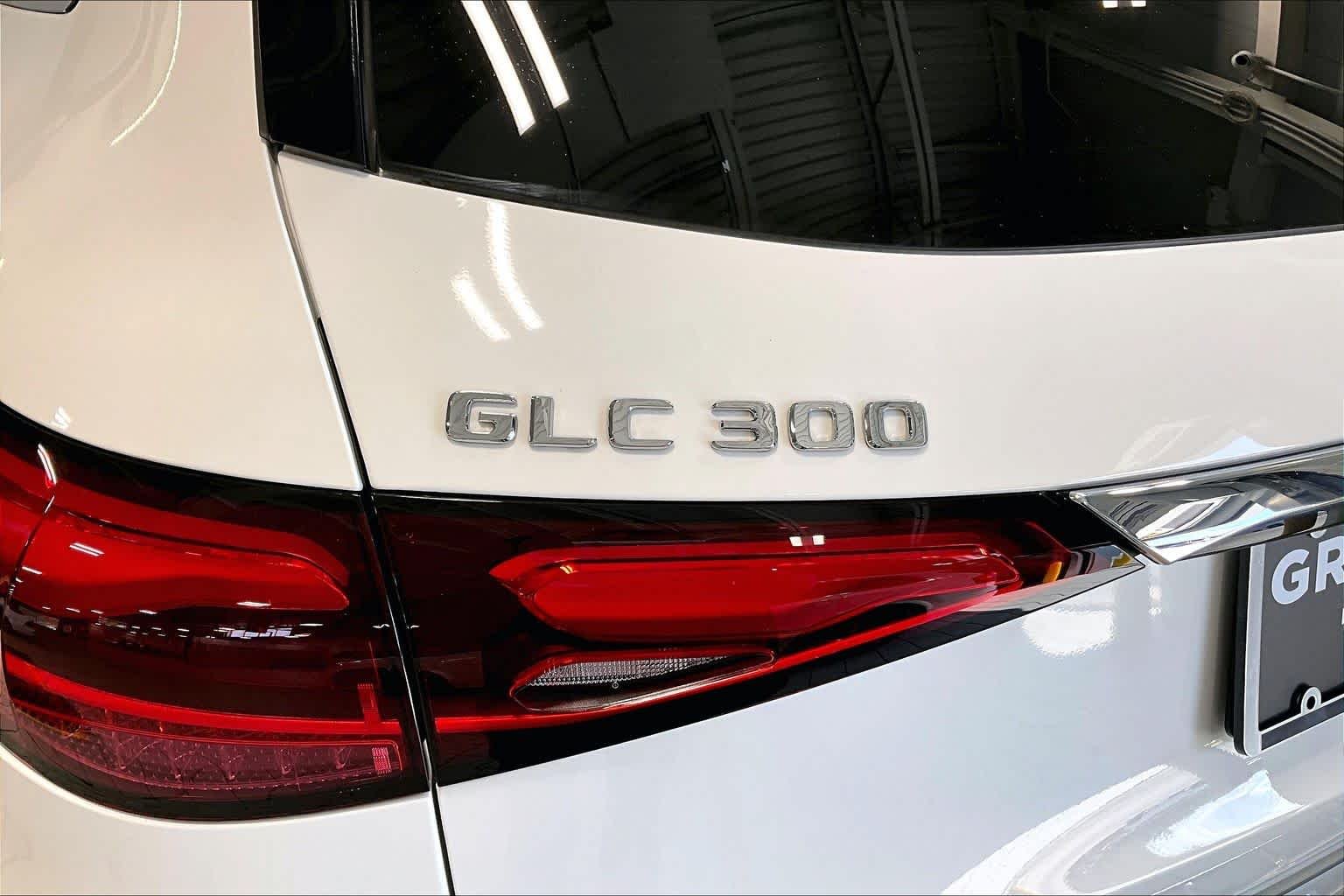 Used 2023 Polar White Mercedes-Benz GLC 300 image 31