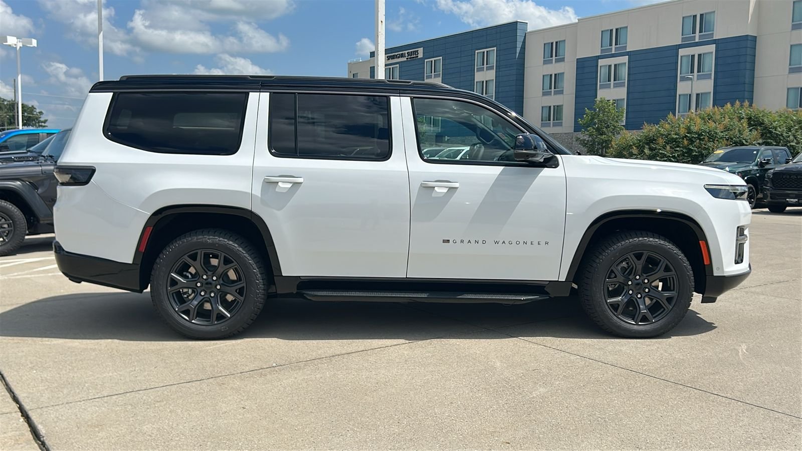 New 2026 Bright White Clear-Coat Exterior Paint Jeep Upland image 3