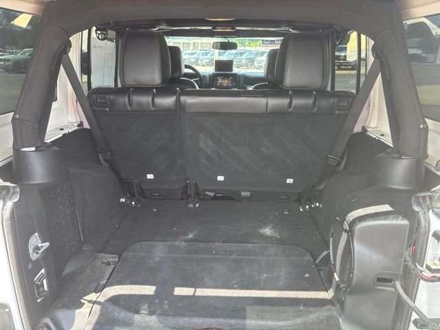 Used 2014 White Jeep Unlimited Rubicon image 18