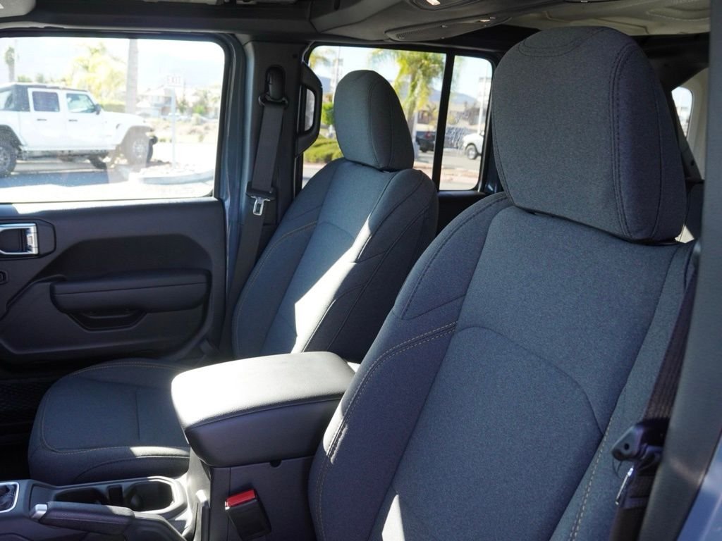 New 2026 Anvil Clear-Coat Exterior Paint Jeep Sport S image 20