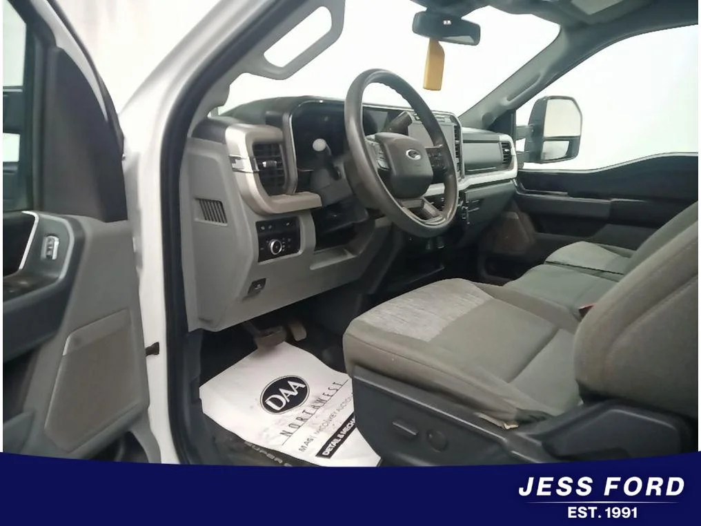 Used 2023 Oxford White Ford XLT image 5
