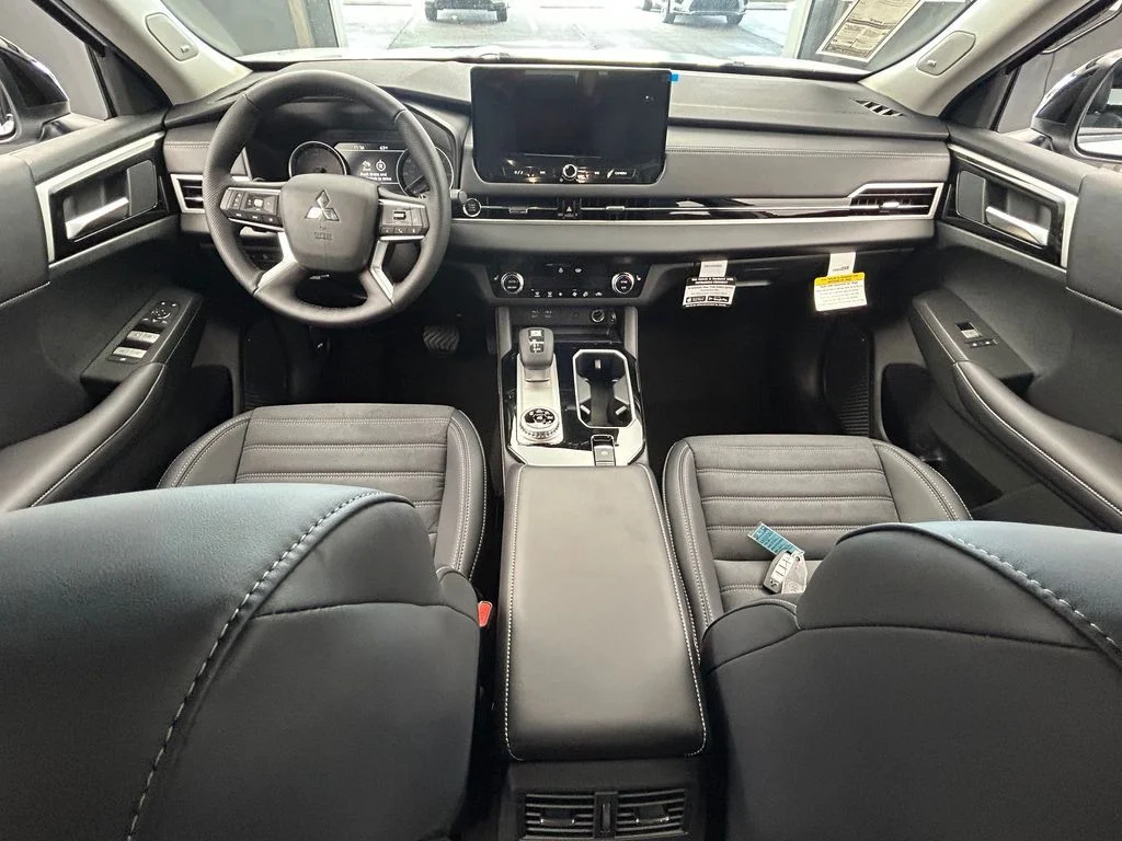 New 2026 White / Black Mitsubishi Trail Edition image 40