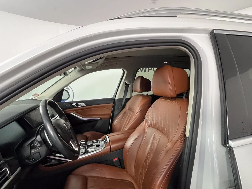 Used 2021 White BMW xDrive40i image 2