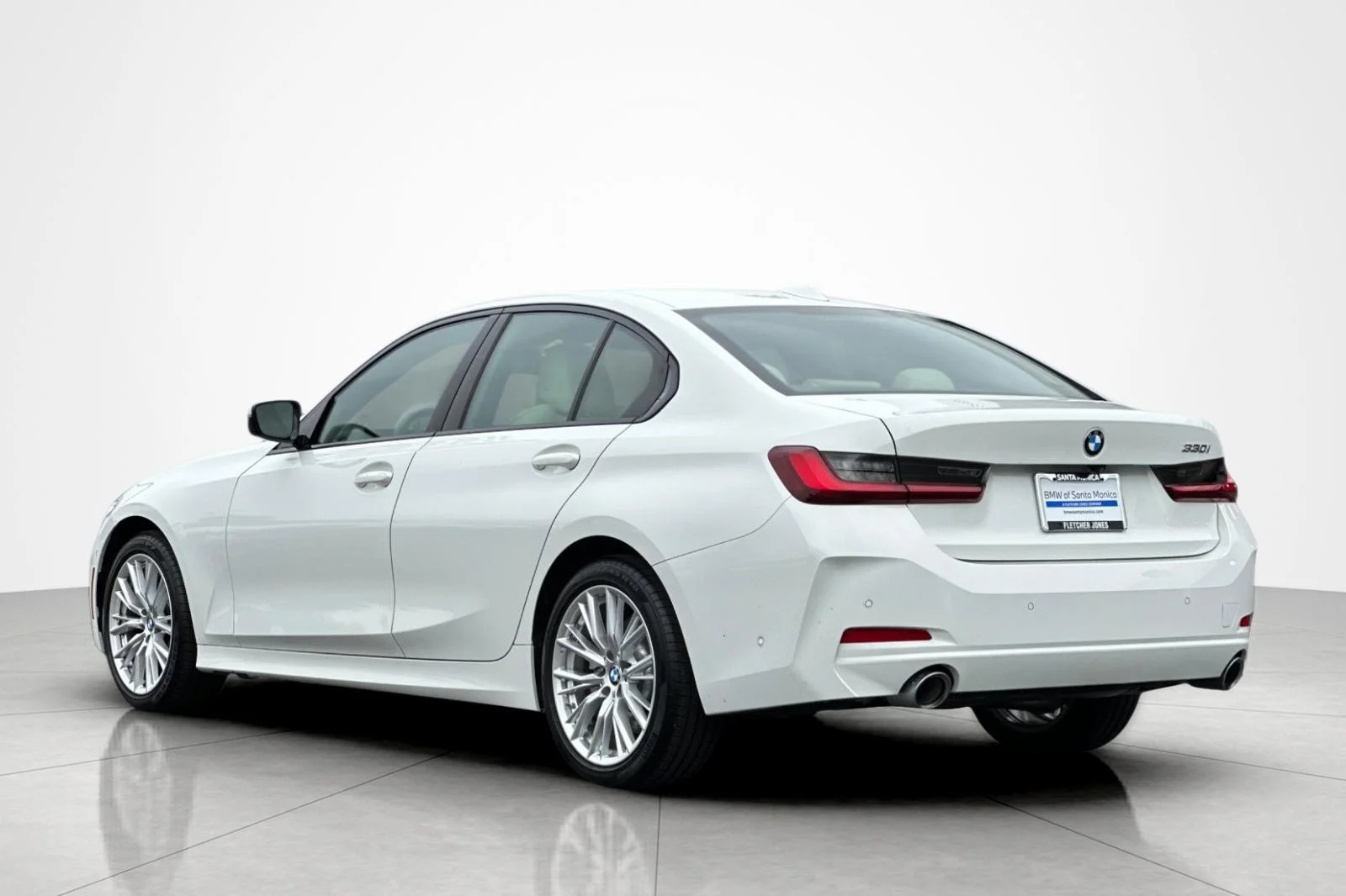 Used 2023 Alpine White BMW 330i image 3