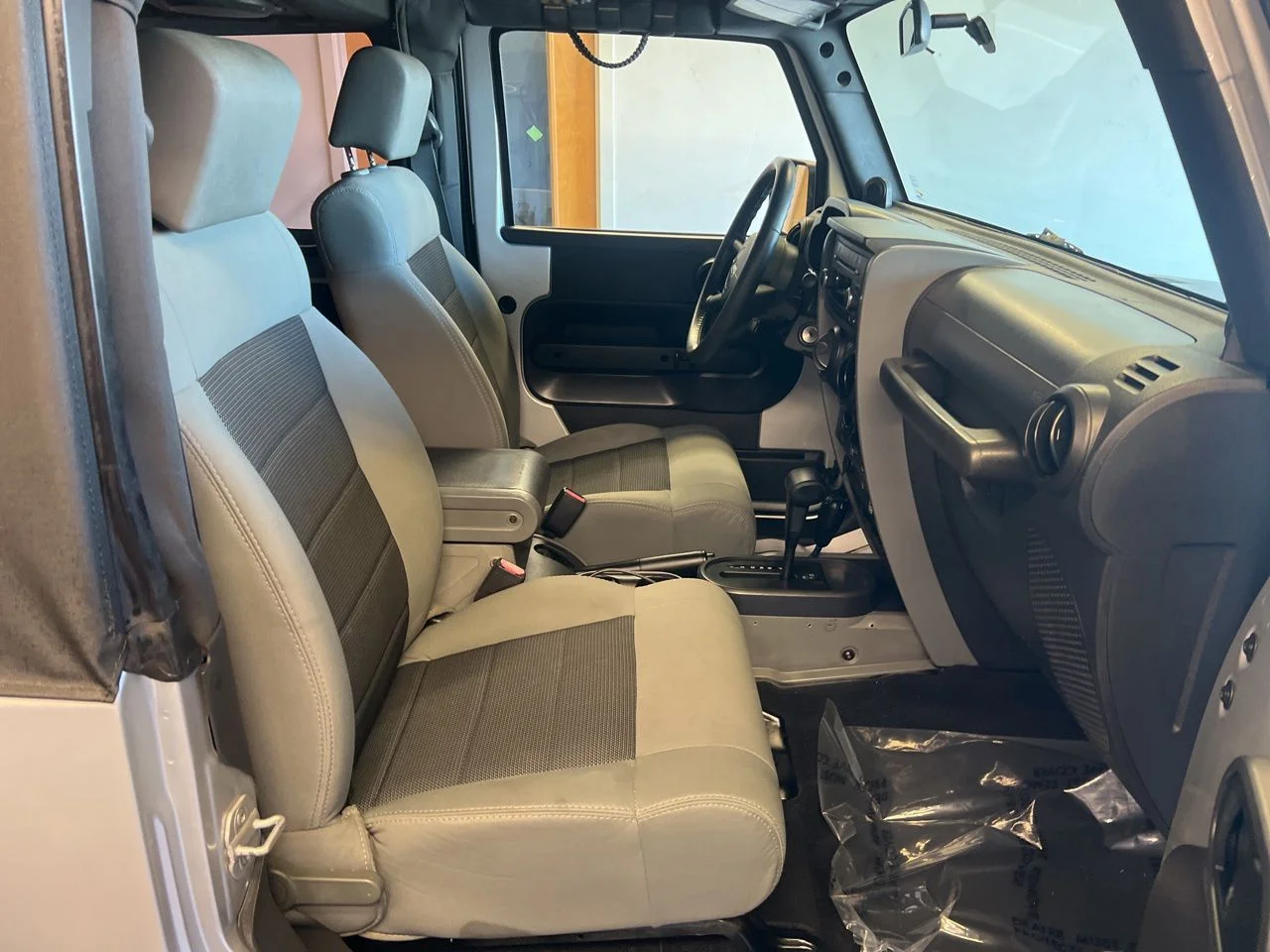 Used 2009 Silver Jeep X image 15