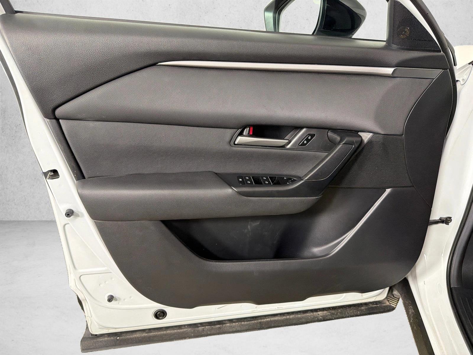 Used 2025 Wind Chill Pearl Mazda 2.5 S Preferred Package image 10