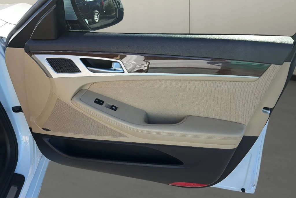 Used 2015 White Hyundai 3.8 image 16