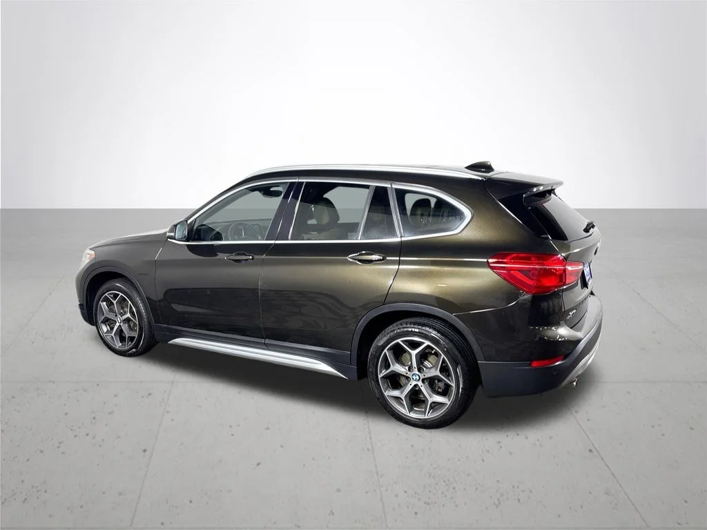 Used 2019 Green BMW xDrive28i image 8