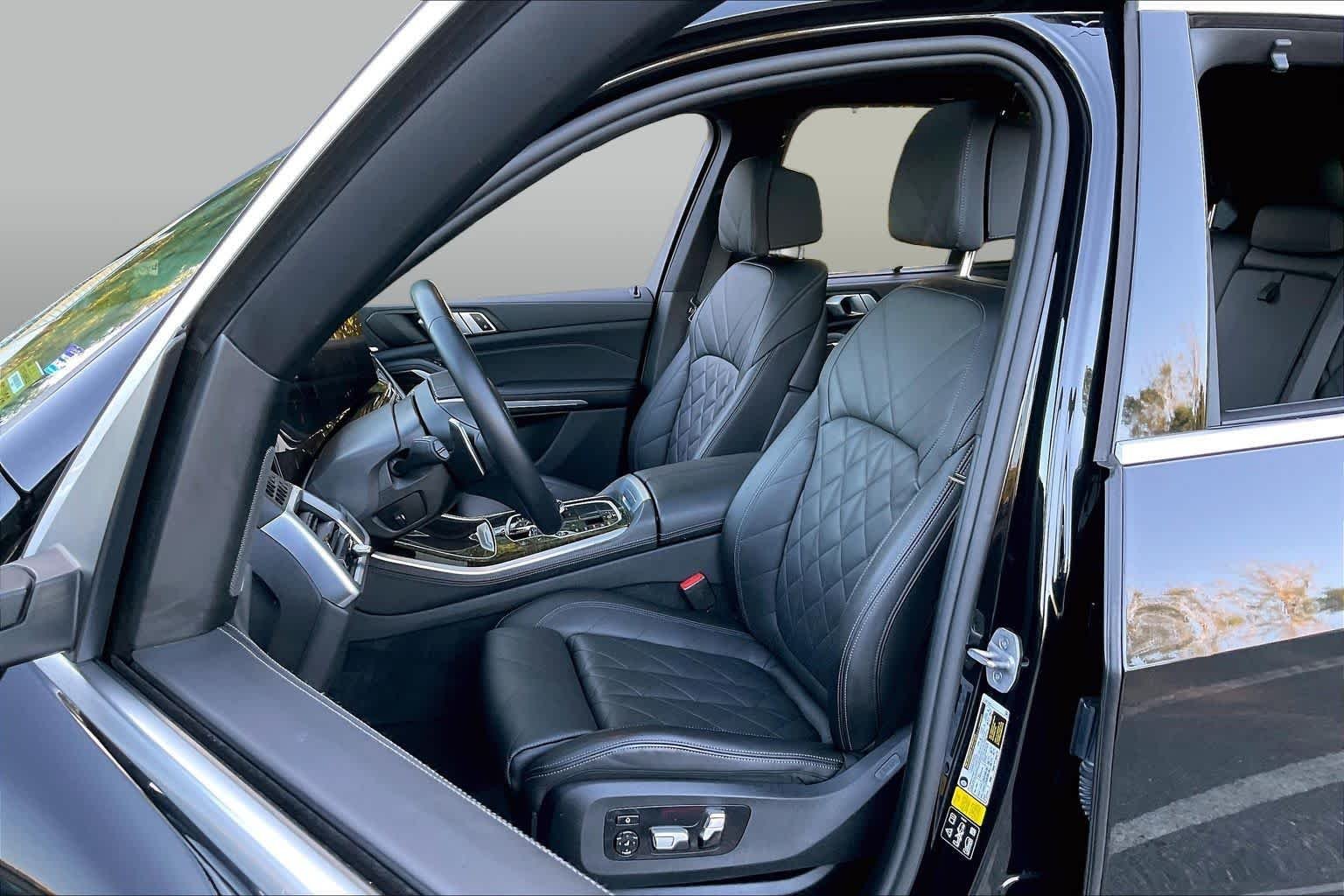 Certified Used 2024 Black Sapphire Metallic BMW xDrive40i image 7
