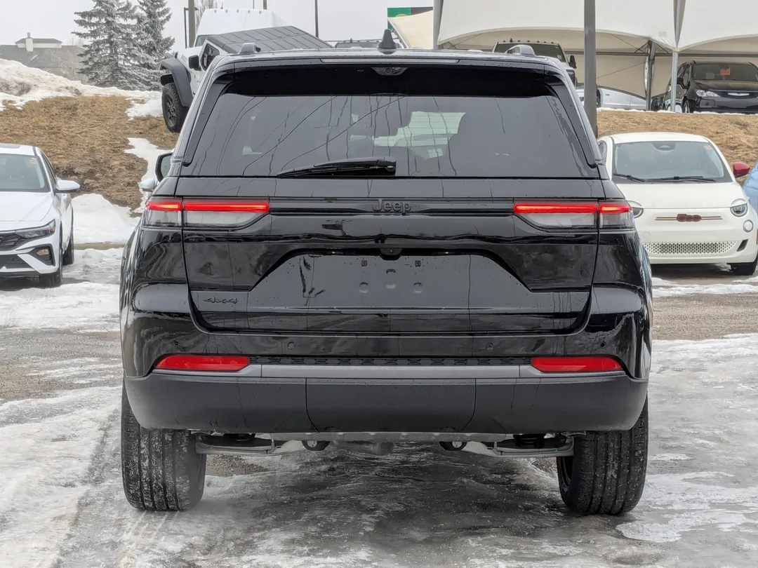 New 2026 Black Jeep Limited - - 4x4 - 20 Gloss Black Wheels - Luxury Tech II - Remote Start & More! image 7