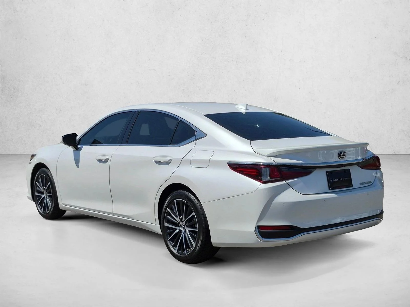 Used 2025 Eminent White Pearl Lexus ES 300h image 9