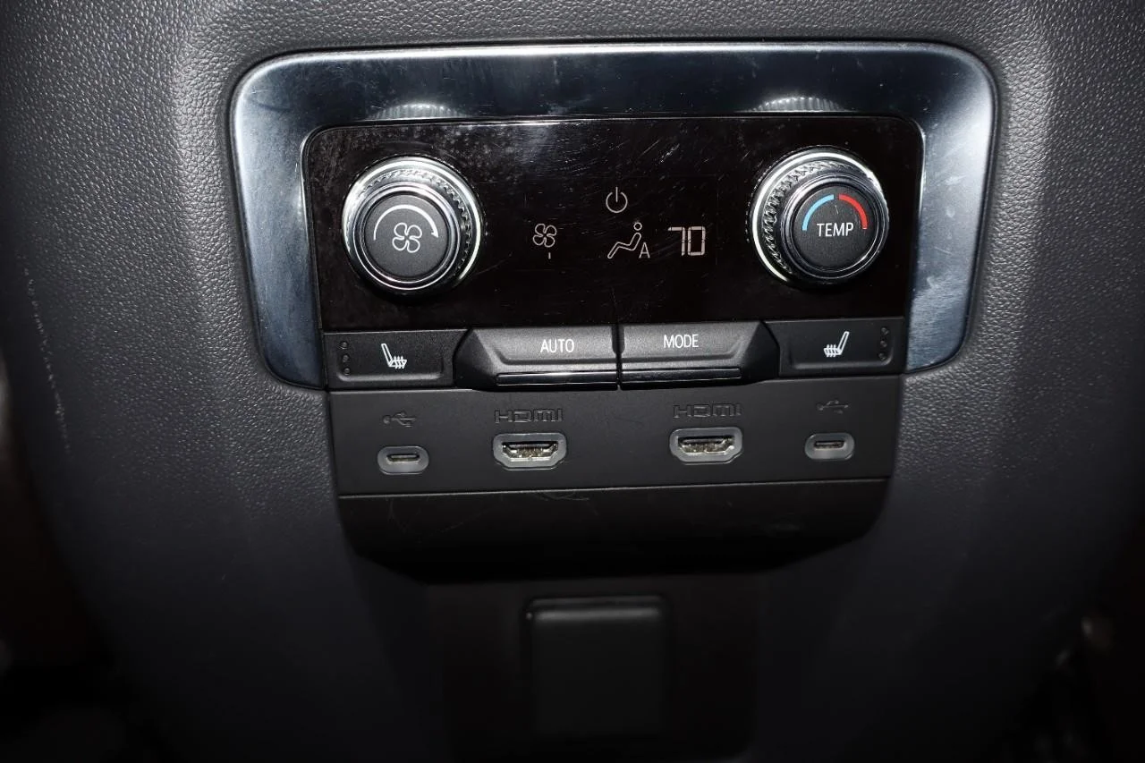 Used 2021 White Frost Tricoat GMC Denali image 28