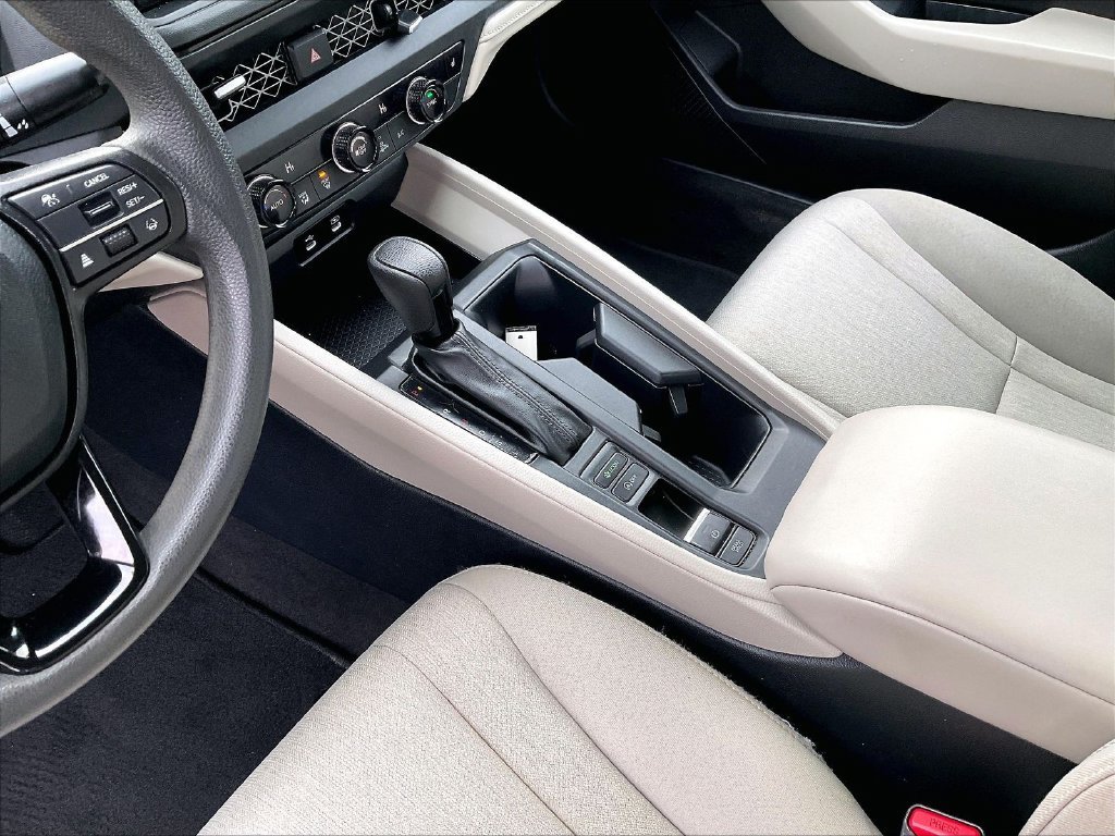 Used 2023 White Honda EX image 20