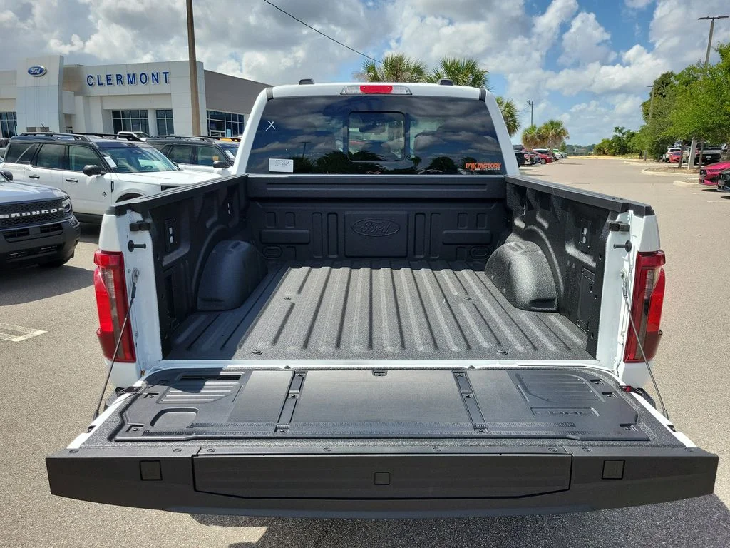 New 2026 Oxford White Ford XLT image 9