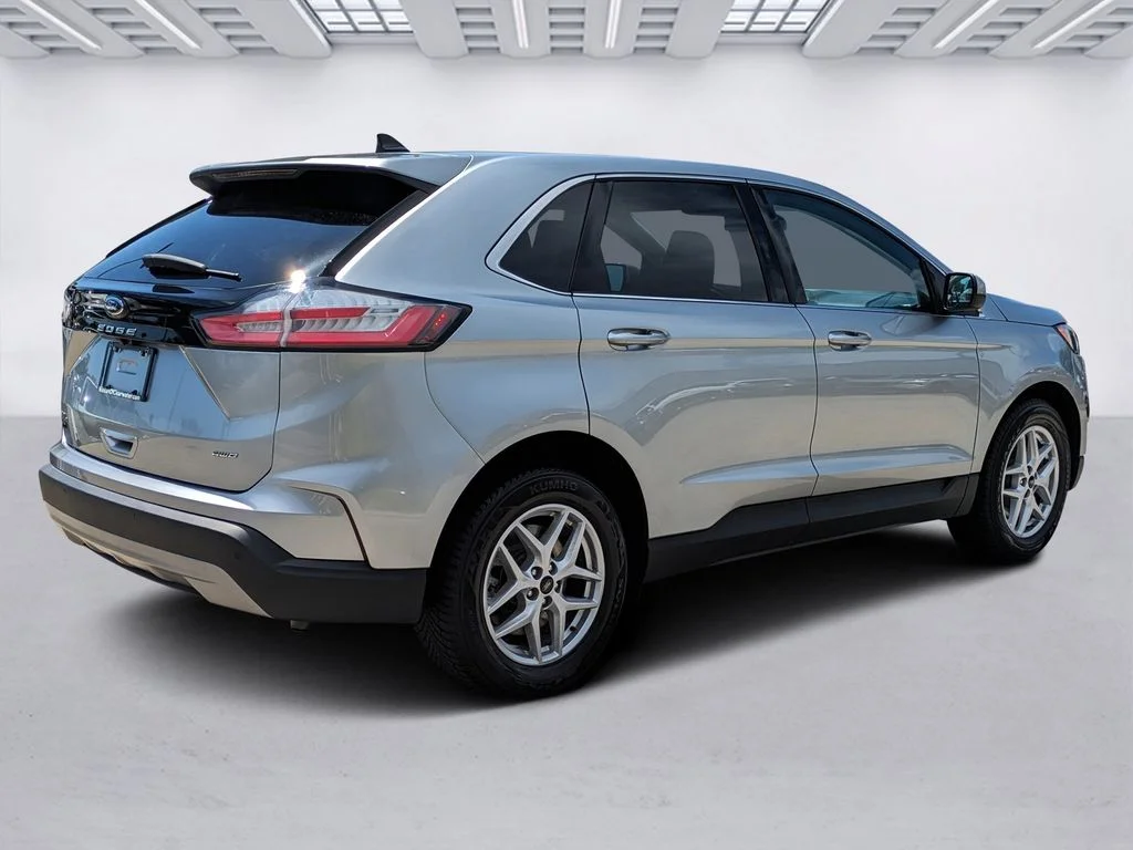Used 2024 Silver Ford SEL image 3