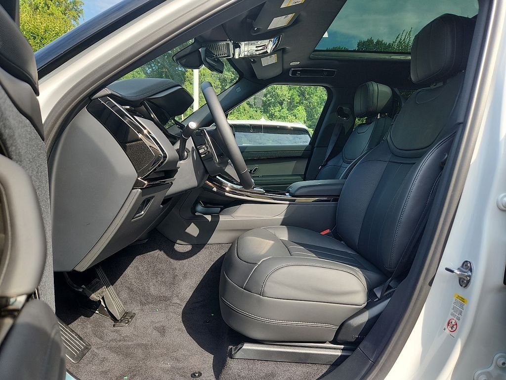 New 2026 Fuji White Land Rover SE image 6