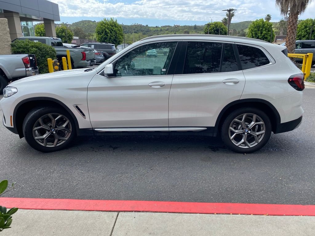 Used 2023 White BMW xDrive30i image 4