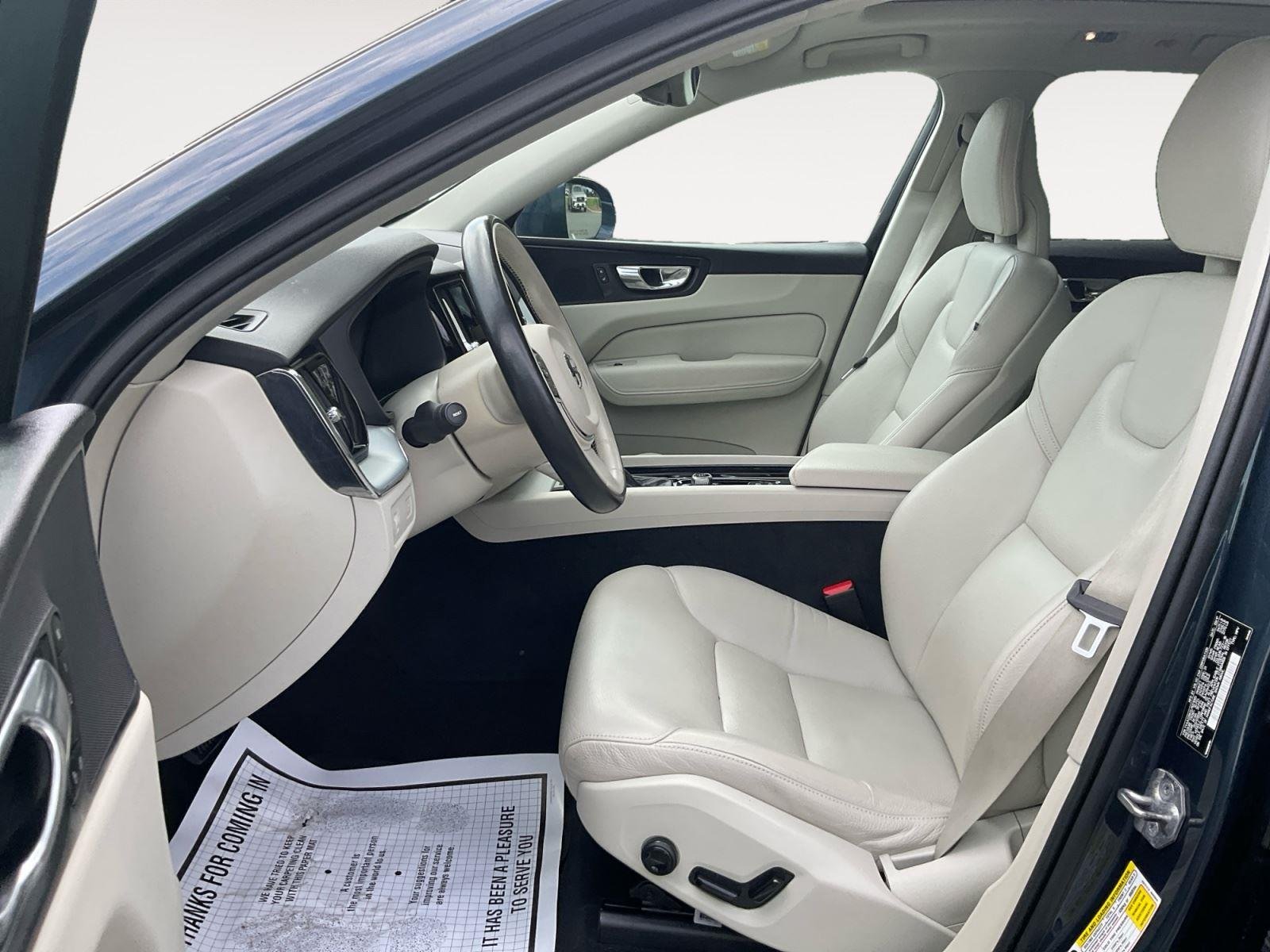 Used 2018 Denim Blue Metallic Volvo Momentum image 9