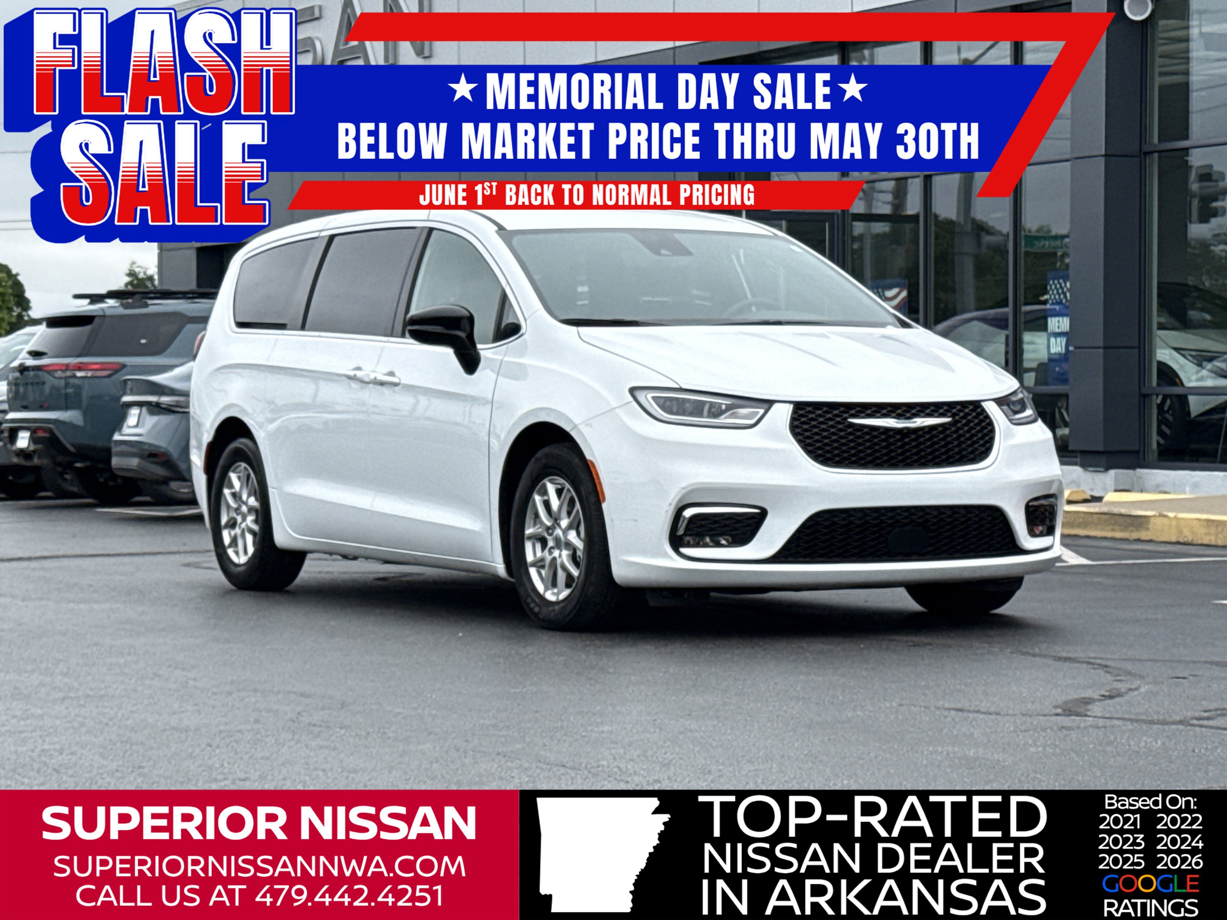 2025 Chrysler Pacifica Select's photo