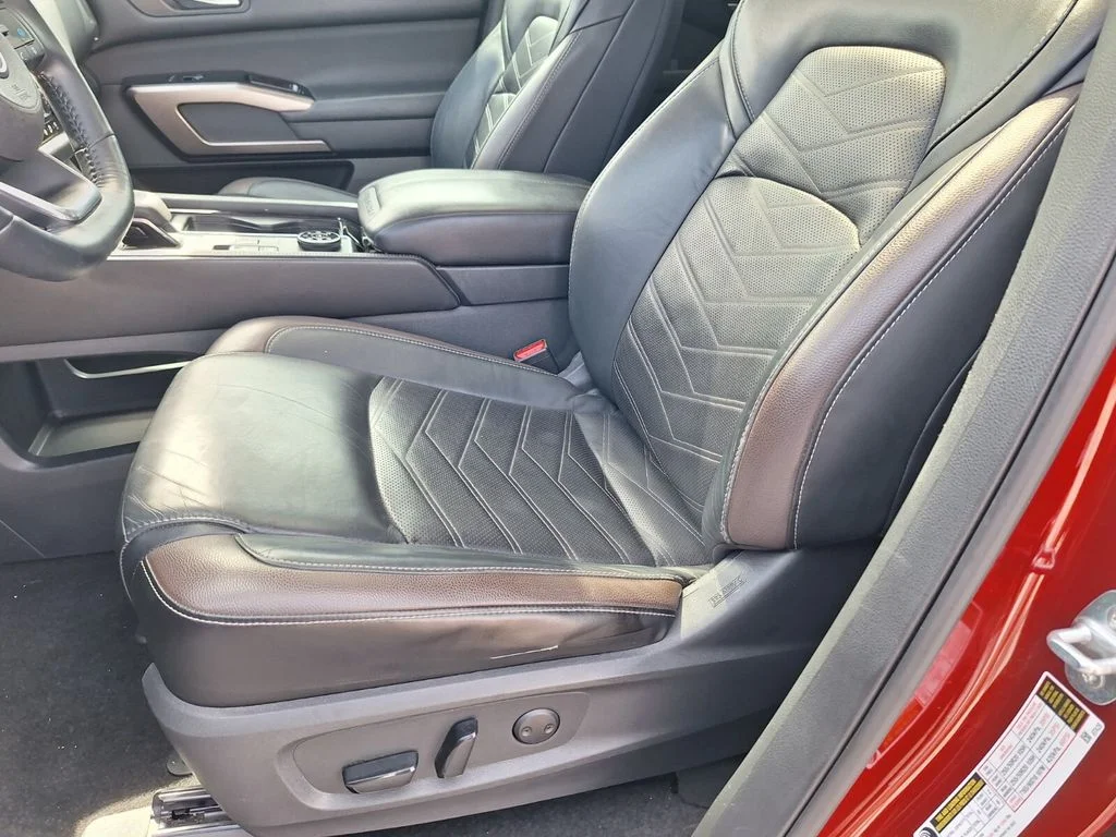 Used 2023 Red Nissan Platinum image 10