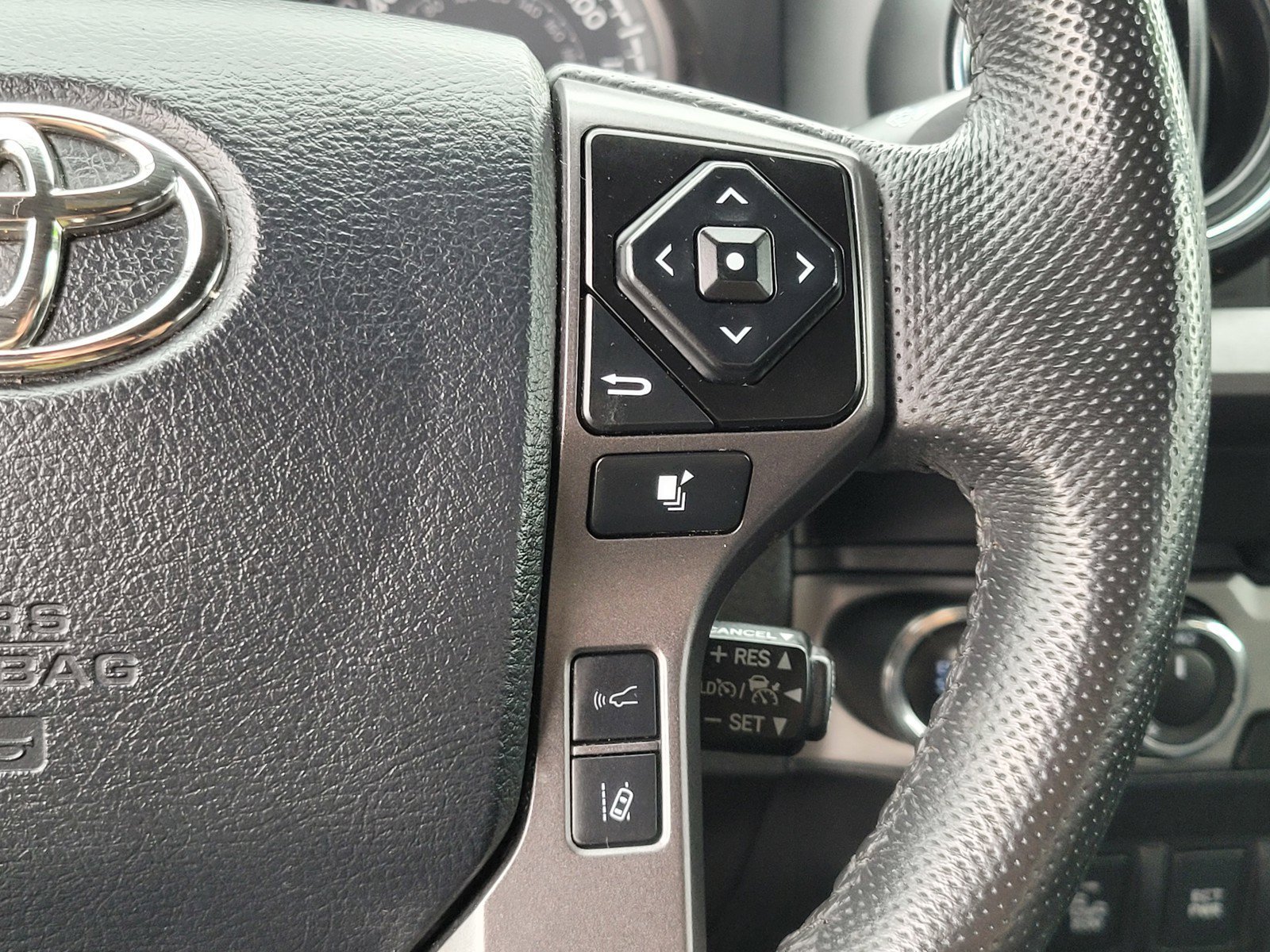 Used 2023 White Toyota  image 26