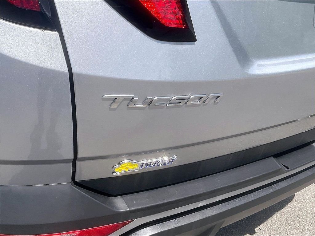 Used 2023 Silver Hyundai SE image 27