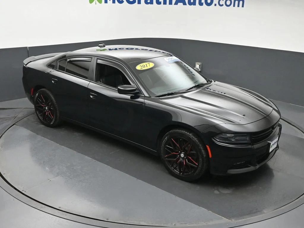 Used 2017 Black Dodge SXT image 3