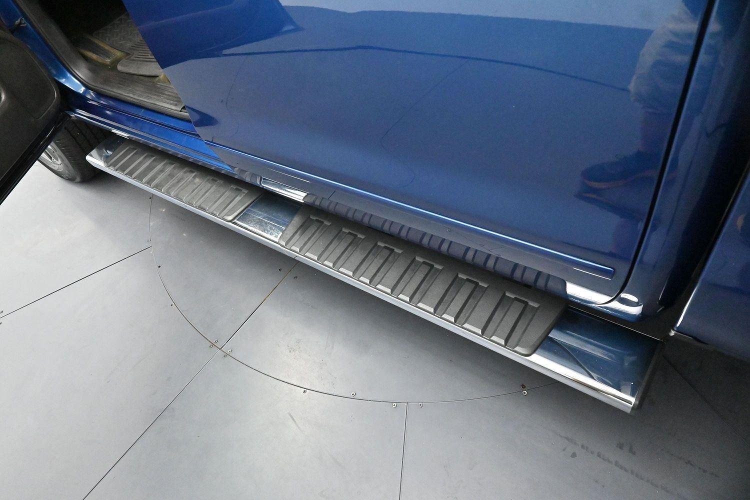 Used 2018 Deep Ocean Blue Metallic Chevrolet LT image 9