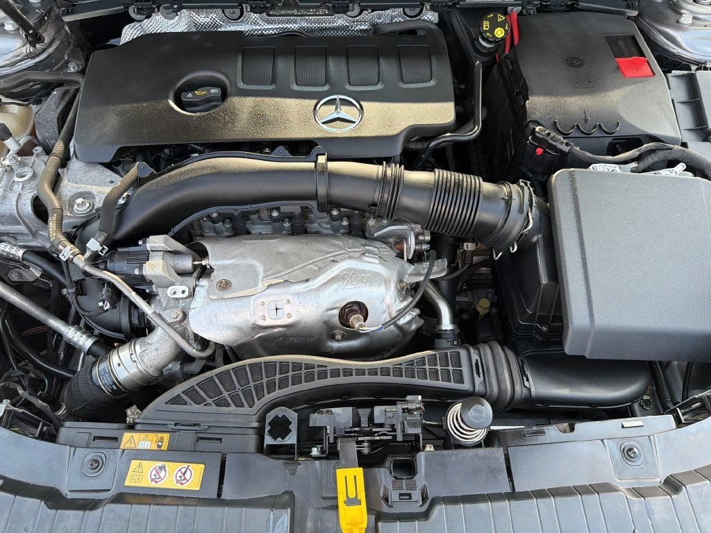 Used 2021 Silver Mercedes-Benz GLB 250 image 39