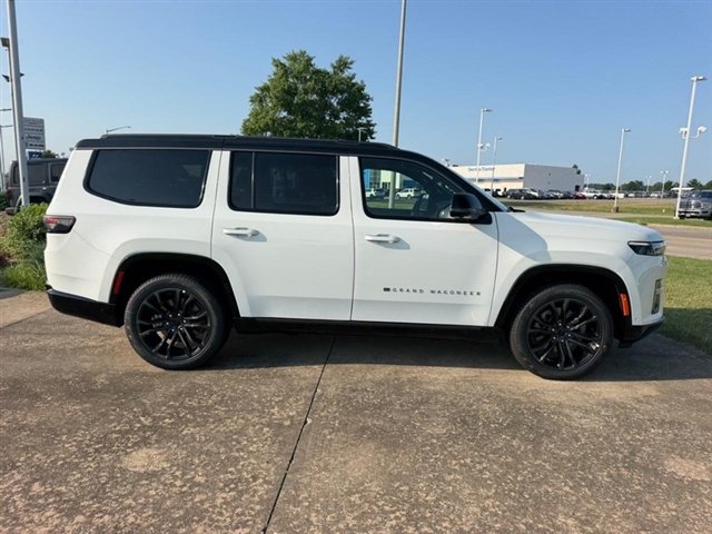 New 2026 Bright White Clear-Coat Exterior Paint Jeep Summit Reserve image 4