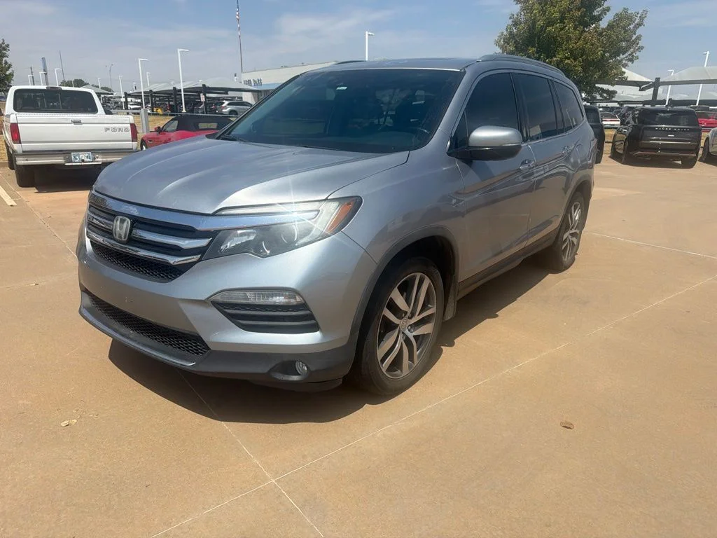 Used 2017 Lunar Silver Metallic Honda Elite image 1