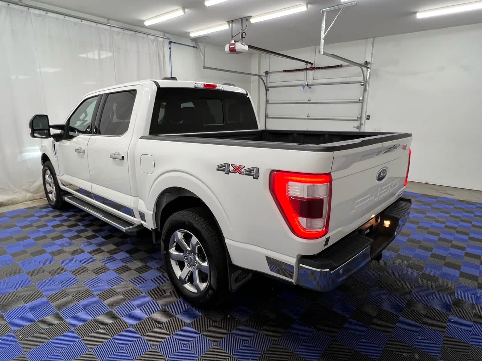 Used 2023 Star White Metallic Tri-Coat Ford LARIAT image 14
