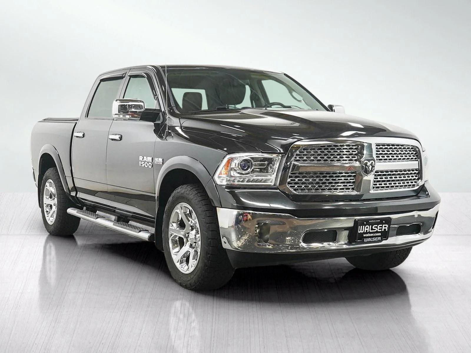 Used 2017 Brilliant Black Crystal Pearlcoat Ram Laramie image 7