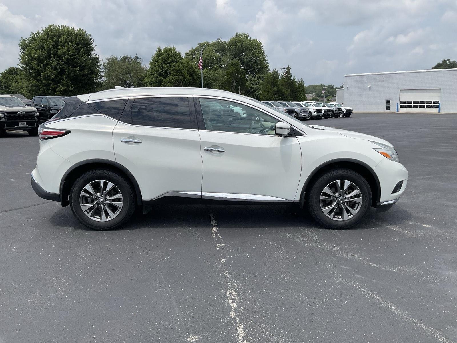 Used 2017 Pearl White Nissan SL image 5