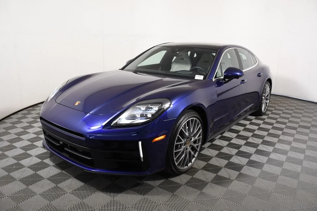 2024 Porsche Panamera 4's photo