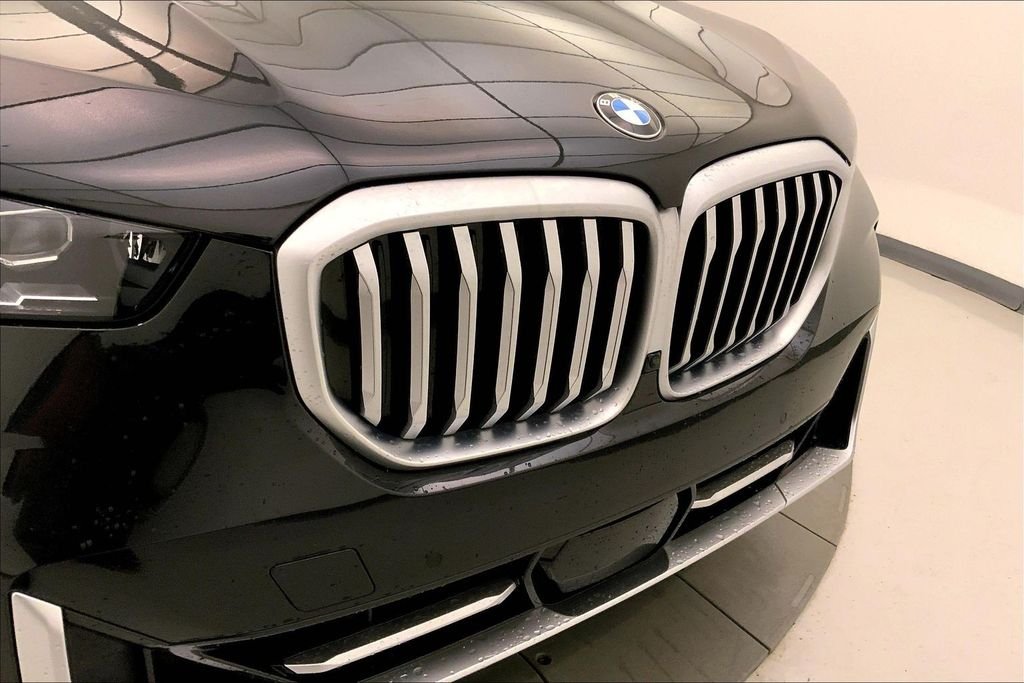 Used 2026 Black Sapphire Metallic BMW  image 29