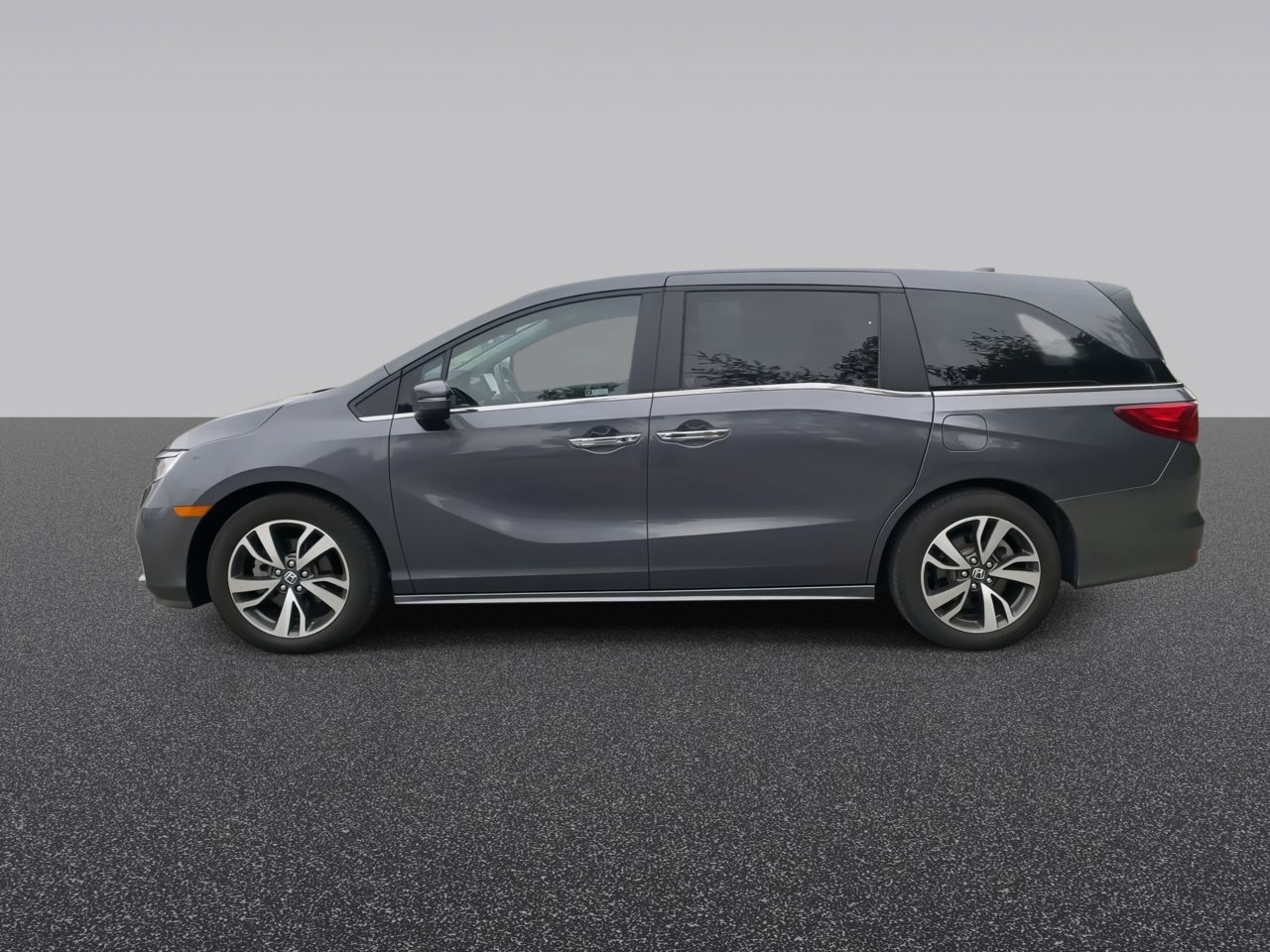 Used 2024 Modern Steel Metallic Honda Touring image 5