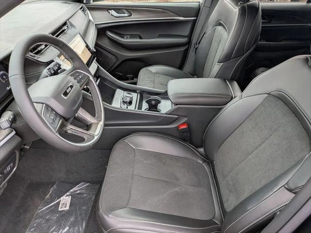 New 2026 Diamond Black Crystal Pearl-Coat Exterior Paint Jeep Altitude image 10